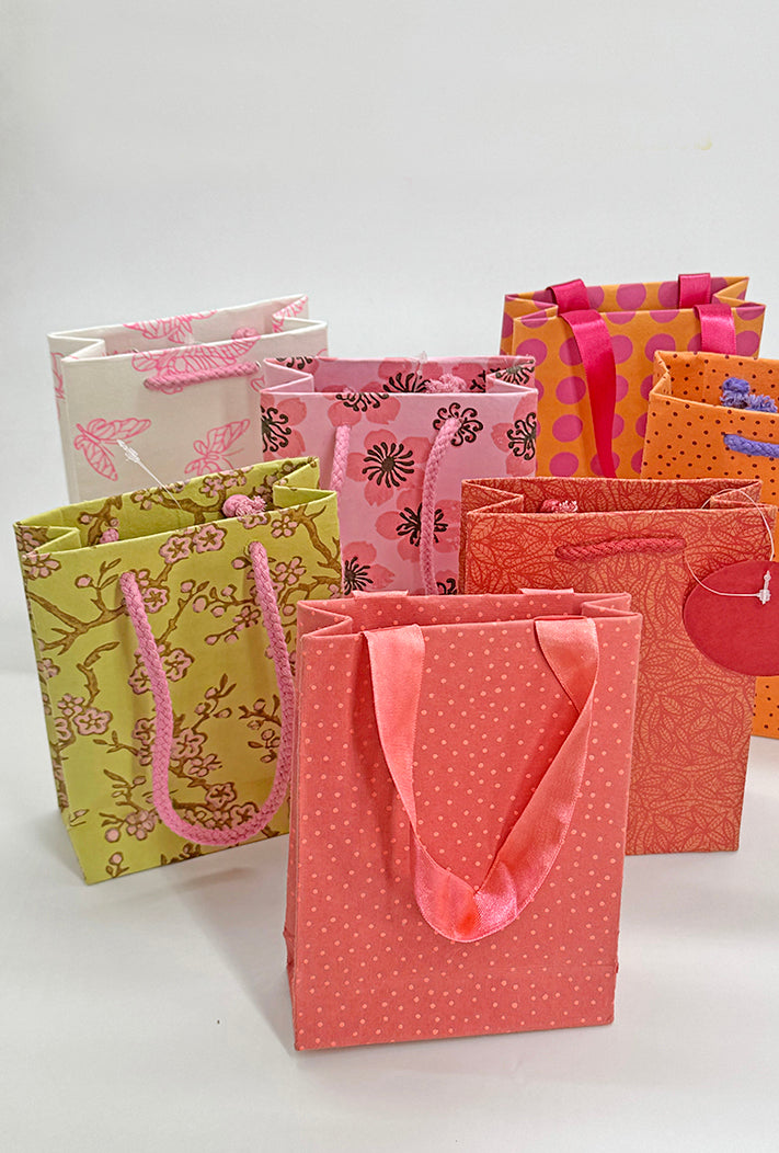 Gift Bags & Decorative Envelopes