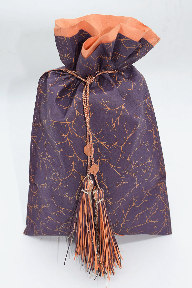 Tassel Tie Drawstring Paper Gift Pouch with Christmas print, Set of 4, 21X18cm
