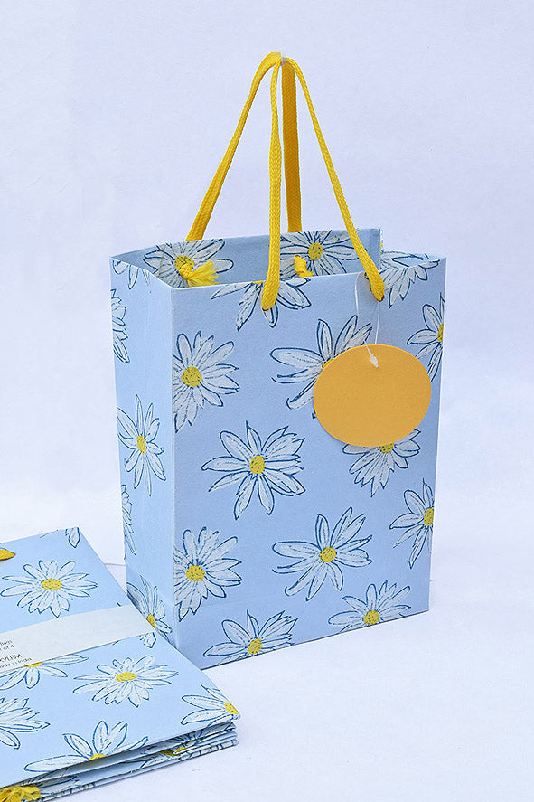 Daisies Floral Blue Gift Bags, Set of 4