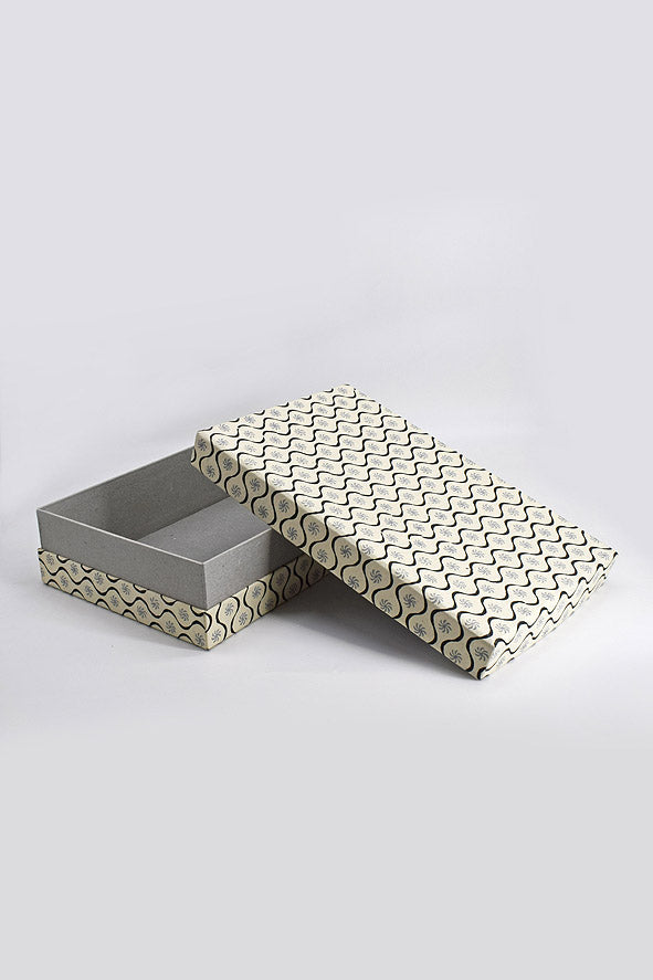 Ogee Star Rectangular Inset Gift Box