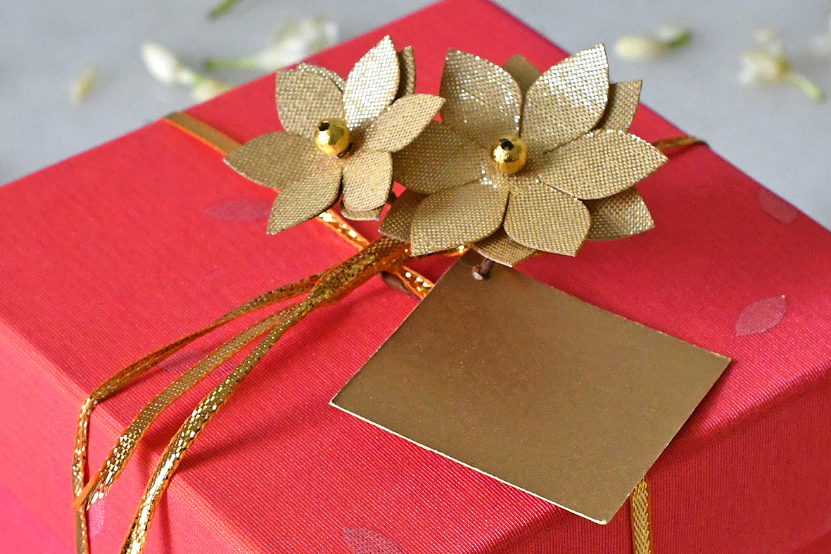 Ekatva - Dahlia Disc Diya Gift Box with Topper