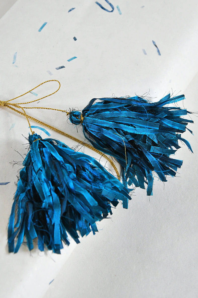 Festive Décor: Silk Tassels Gift Topper l Rickshaw Recycle