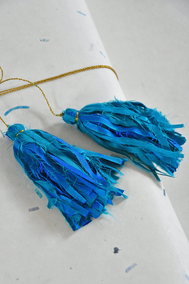 Festive Décor: Silk Tassels Gift Topper l Rickshaw Recycle