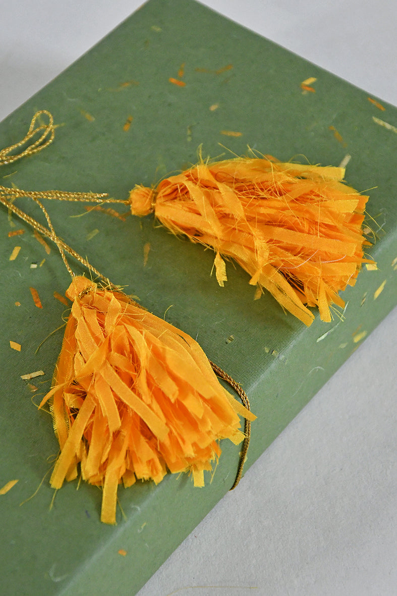 Festive Décor: Silk Tassels Gift Topper l Rickshaw Recycle
