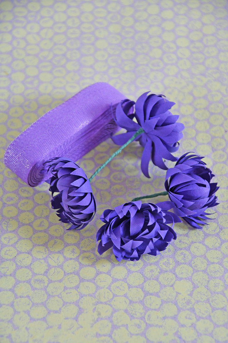 Festive Décor: Paper Flower Gift Topper l Rickshaw Recycle