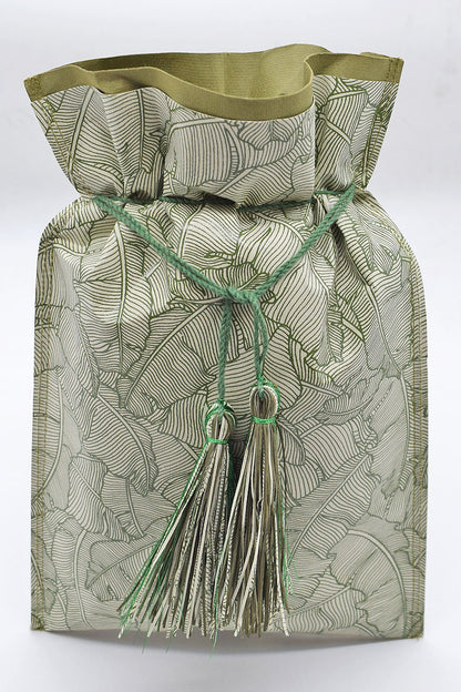 Tassel Tie Drawstring Paper Gift Pouch with Christmas print, Set of 4, 21X18cm