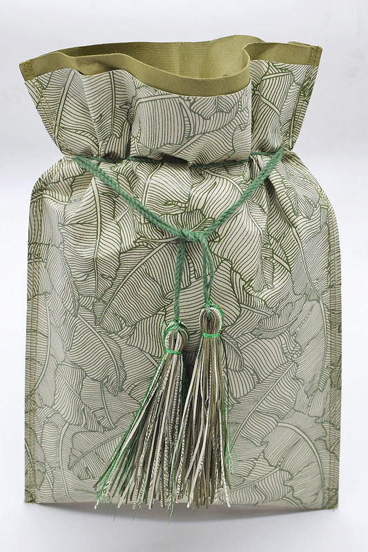 Tassel Tie Drawstring Paper Gift Pouch with Christmas print, Set of 4, 21X18cm