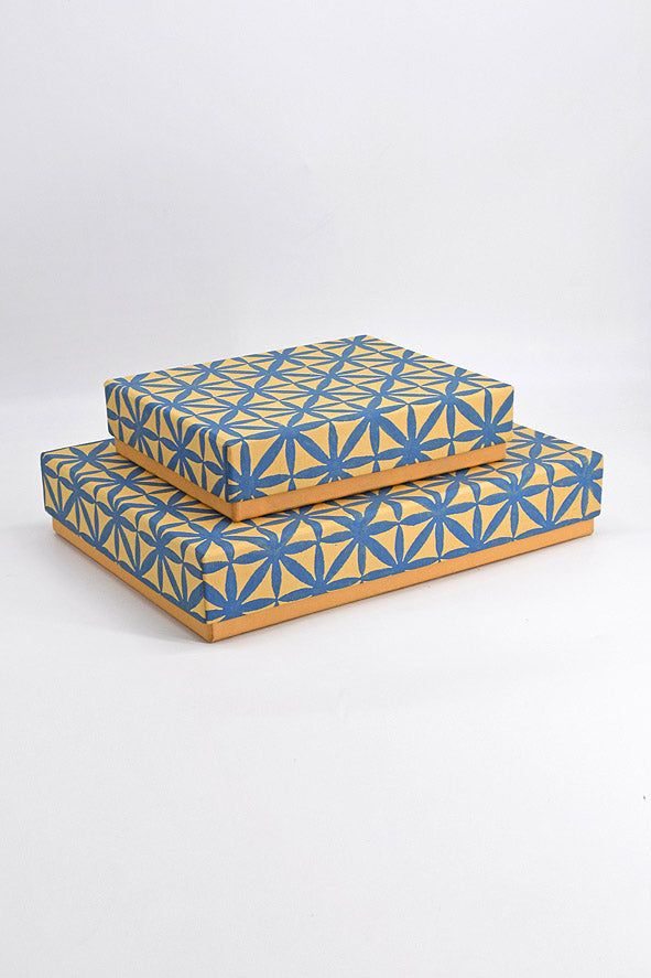 Gift Box for Mithai / Chocolates - Tapa Grid Print with Plain Paper Base