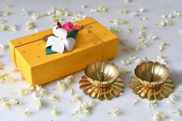 Daisy Diya With Topper Diwali Gift Hamper Online