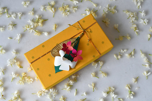 Daisy Diya With Topper Diwali Gift Hamper Online