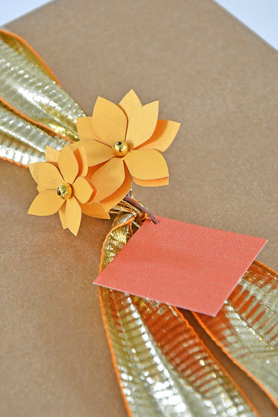 Festive Décor: Paper Flower Gift Topper l Rickshaw Recycle