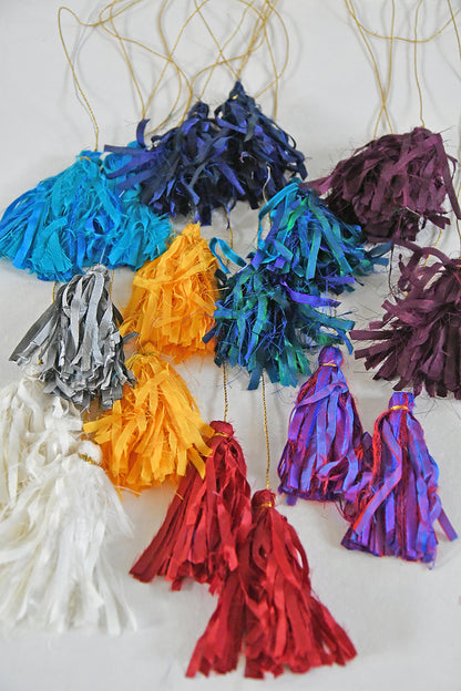 Festive Décor: Silk Tassels Gift Topper l Rickshaw Recycle