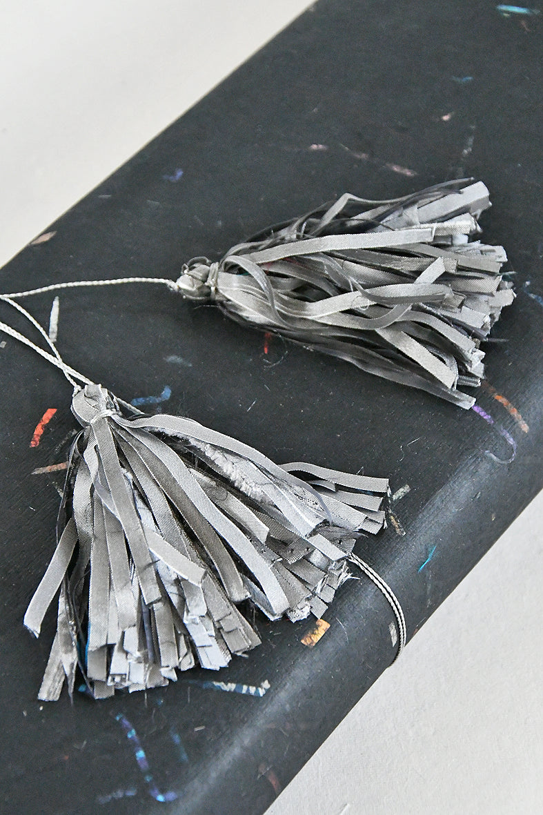 Festive Décor: Silk Tassels Gift Topper l Rickshaw Recycle