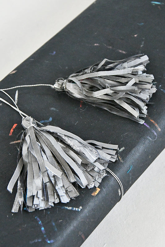 Festive Décor: Silk Tassels Gift Topper l Rickshaw Recycle