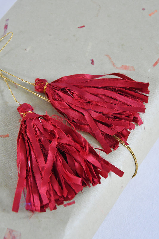 Festive Décor: Silk Tassels Gift Topper l Rickshaw Recycle