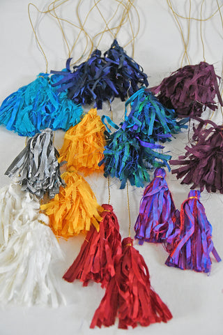 Festive Décor: Silk Tassels Gift Topper l Rickshaw Recycle