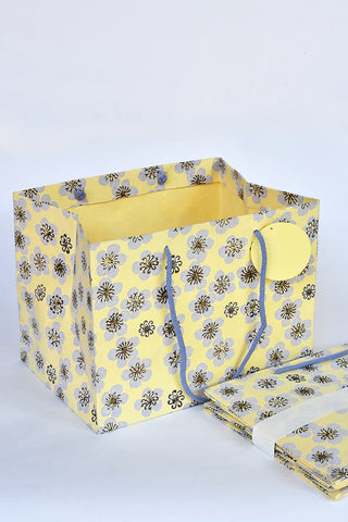 Give in Style: Gift Bags Sakura Blossoms l Rickshaw Recycle