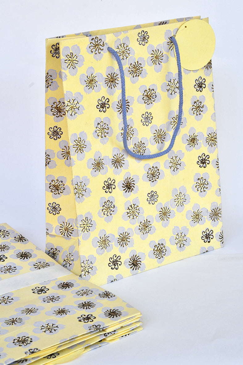 Give in Style: Gift Bags Sakura Blossoms l Rickshaw Recycle