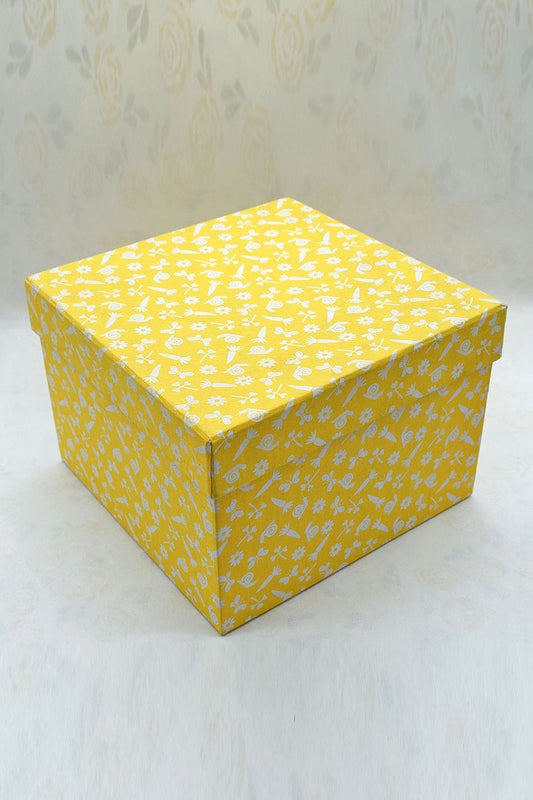 Easter Gift Box: White Motifs on Yellow